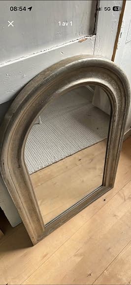 Ny spegel med bågad ram