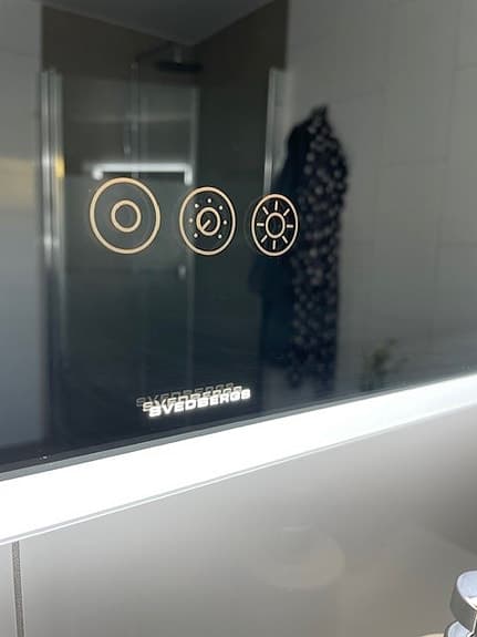 Spegel Svedberg Ista 100x80cm LED Touch