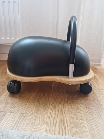 Wheely Bug åkleksak svart