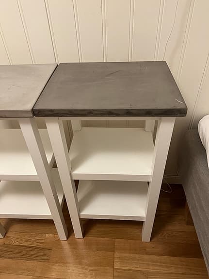 Två stycken sängbord