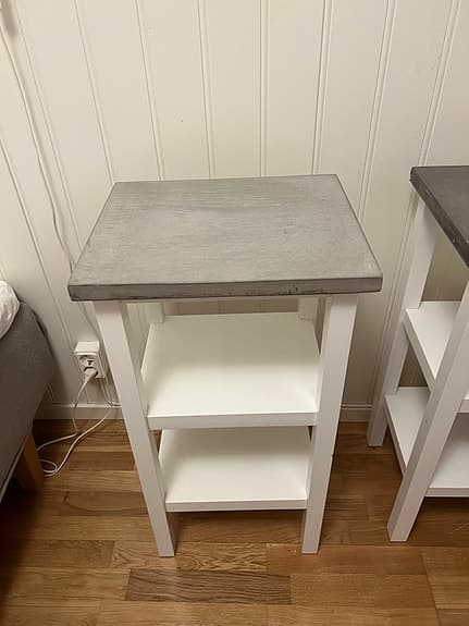 Två stycken sängbord