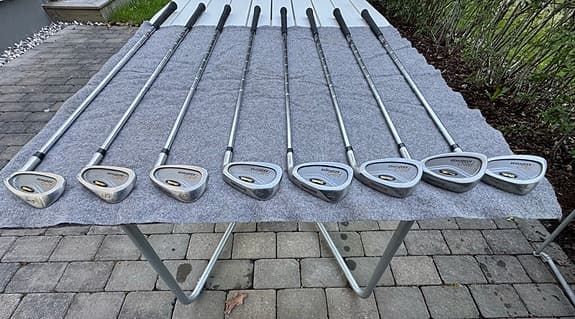 Golfklubbor järnset med stålskaft