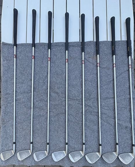 Golfklubbor järnset med stålskaft