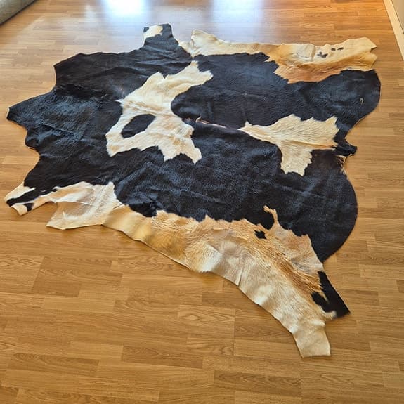 1 kohudsmatta i äkta skinn, 1900-tal, 230*230 cm