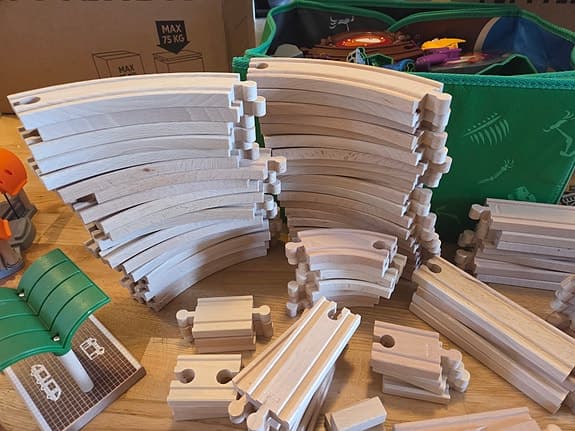 BRIO stort paket trätåg, räls och fordon