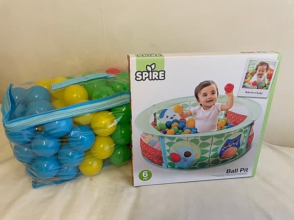 Spire bollhav med plastbollar för baby 6m+