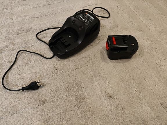 Laddare med batteri