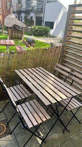 Cafémöbel trädgårdsbord med 4 stolar trä och svart metall