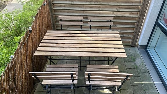 Cafémöbel trädgårdsbord med 4 stolar trä och svart metall