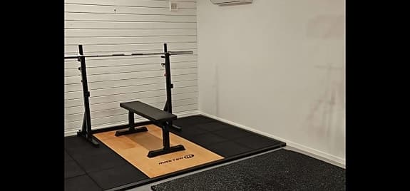 Skivstång, gymställning, bänk och bumpervikter