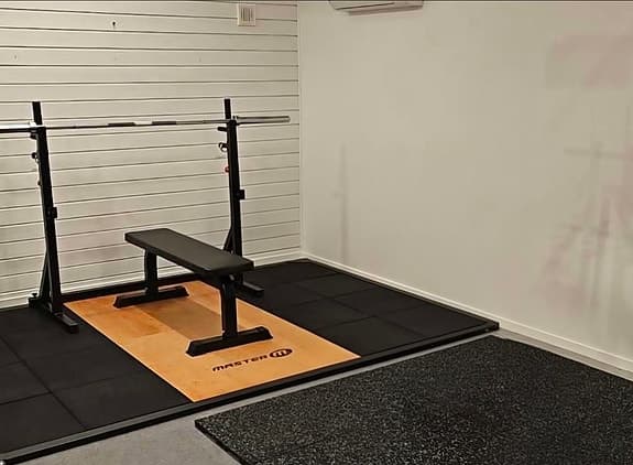 Skivstång, gymställning, bänk och bumpervikter