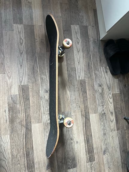 Skateboard nästan ny