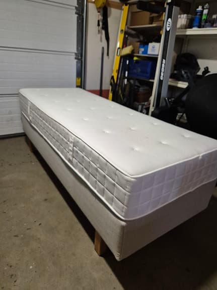 IKEA HYLLESTAD madrass med resorbotten
