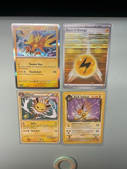 Pokémonkort–Zapdos Holo + Dark Jolteon + Jolteon +Energy -Lightning