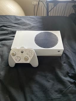 Xbox Series S vit spelkonsol med Gamesir kontroll