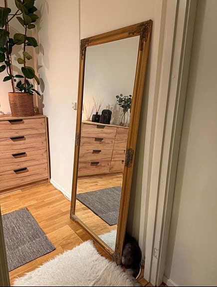 Stor spegel med guldram – Vintage stil – Mycket fint skick