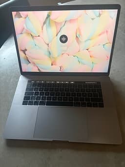 **SÄNKT PRIS** MacBook Pro 15” (2017) – i7 / 16 GB RAM