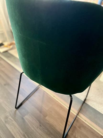 4 st matstolar i sammet (grön) säljes