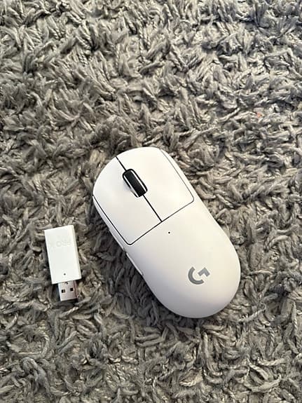 Logitech G Pro X Superlight vit och apex pro tkl