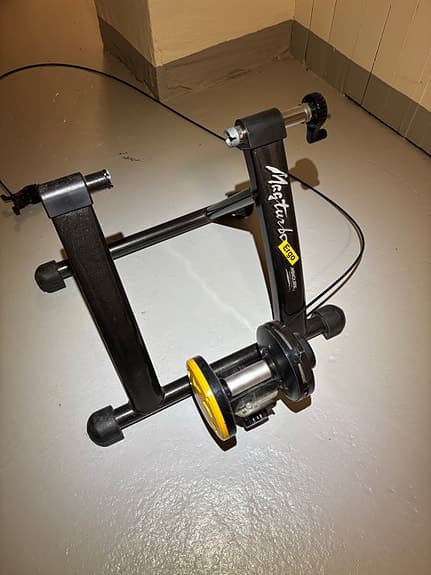 Minoura Magturbo Ergo cykeltrainer svart