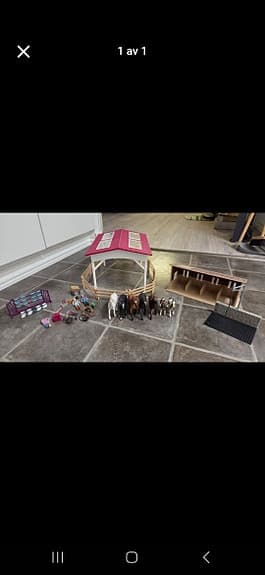 Schleich hästgård med hästar och tillbehör