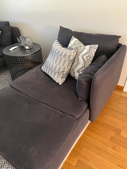 IKEA schäslong mörkgrå soffa