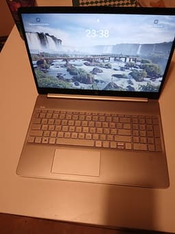 HP Laptop med fingeravtryck 15'