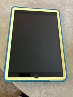 Apple iPad surfplatta 32 GB med skal