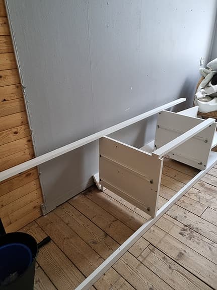 Säng med fyra lådor