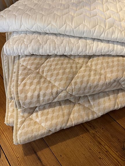 Två Bäddmadrasser och madrasskydd 80x200