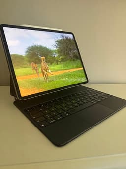 iPad Pro 12.9” M1 + Magic Keyboard + Apple Pencil + Boxar