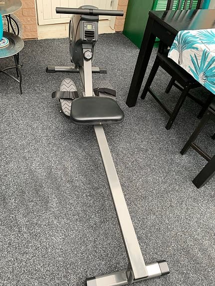 Roddmaskin med display och justerbart motstånd