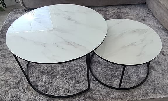 Jättesnygga runda satsbord  i glas/metall från Mio