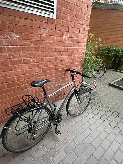 Reliable hybrid bike, smooth ride, rack + fenders, ready to ride