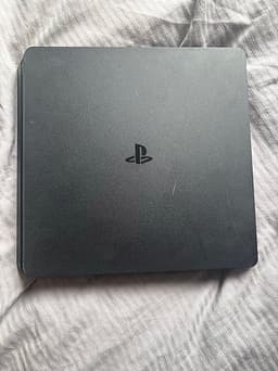 PS4 med Röd kontroll (HDMI & strömkabel)