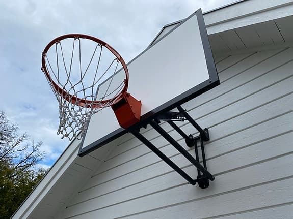 Basketkorg med väggfäste