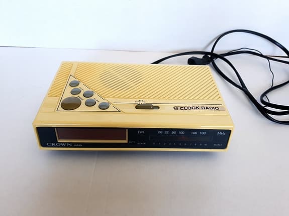 Retro - Crown Japan CR-T1 klockradio