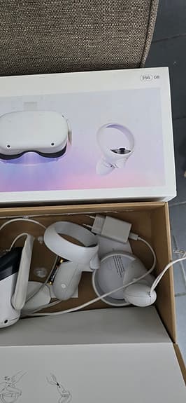 Oculus Quest 2 VR‑headset med handkontroller 246GB