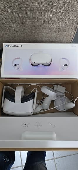 Oculus Quest 2 VR‑headset med handkontroller 246GB
