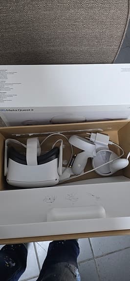 Oculus Quest 2 VR‑headset med handkontroller 246GB