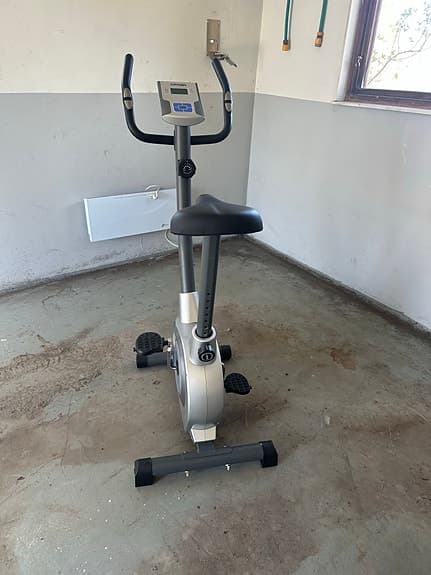 Motionscykel med display grå/svart