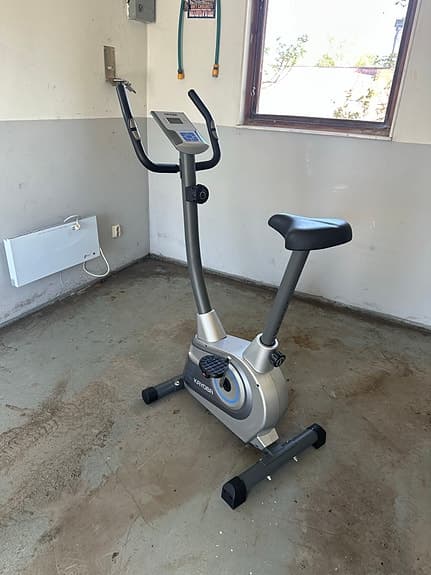 Motionscykel med display grå/svart