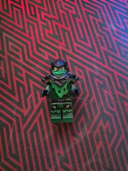LEGO NINJAGO minifigur grön ninja (possessed lloyd)
