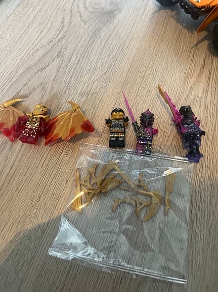 LEGO NINJAGO bil med minifigurer