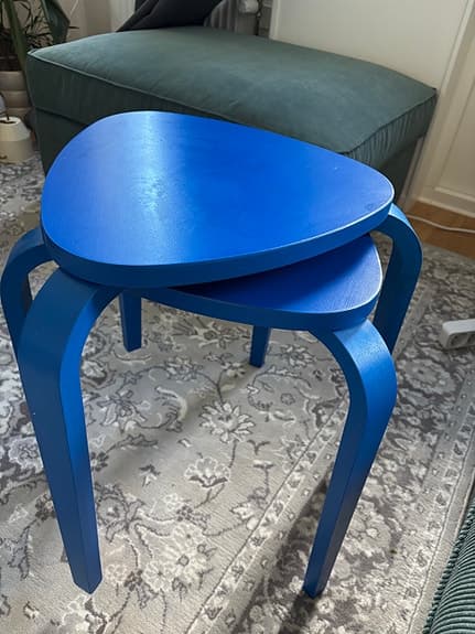 Blåa pallar från ikea