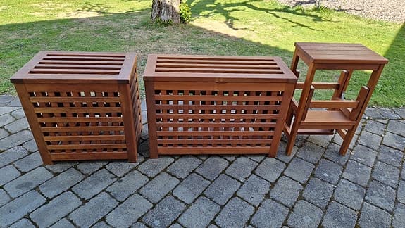 Tvättkorg , förvaringslåda,  bord, stegpall i massivt trä .