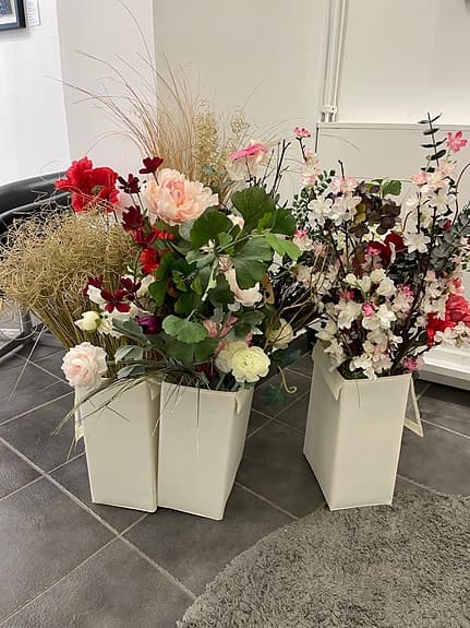 Konstgjorda blomarrangemang – stora dekorationsblommor