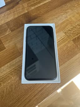 Apple iPhone 11 64 GB svart