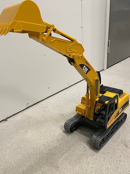 Bruder CAT grävmaskin leksaksgående