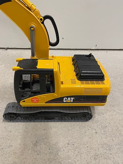 Bruder CAT grävmaskin leksaksgående